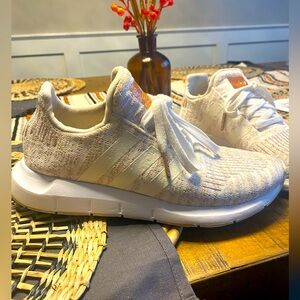 Adidas Originals Swift Run Running Shoes Women's Low-Top White Copper